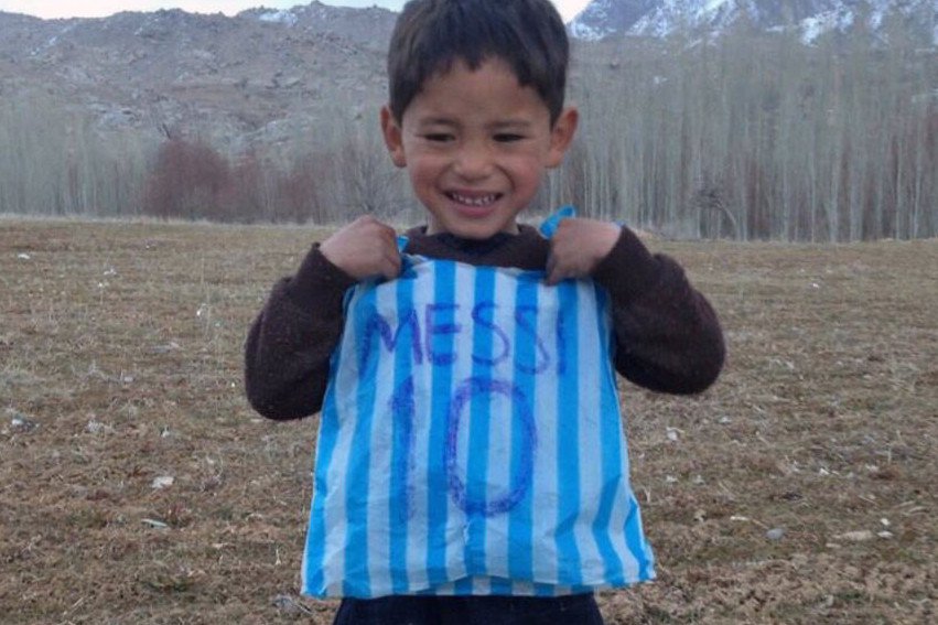 "Mały Messi" jakiś czas temu zdobył serce internautów na całym świecie, teraz musiał uciec z domu