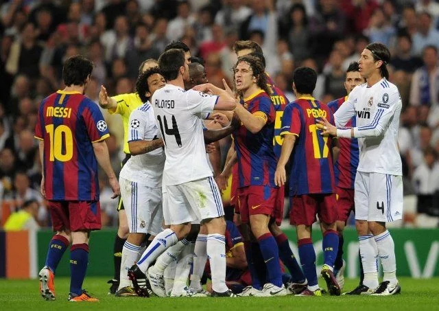 Nerwowy moment w czasie Gran Derbi