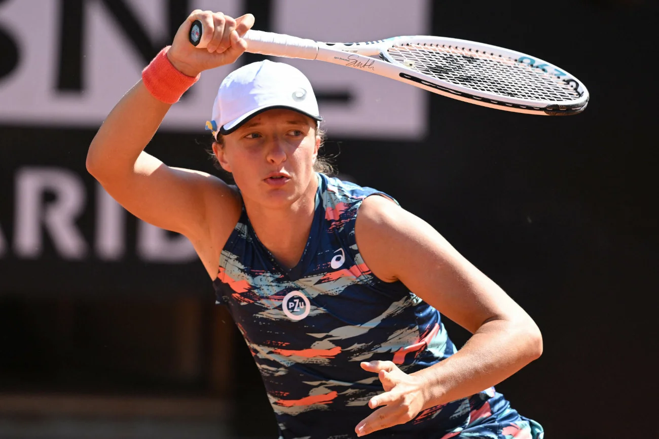 Iga Świątek zwyciężyła w meczu drugiej rundy turnieju WTA w Rzymie z Eleną-Gabriela Ruse 6:3, 6:0.