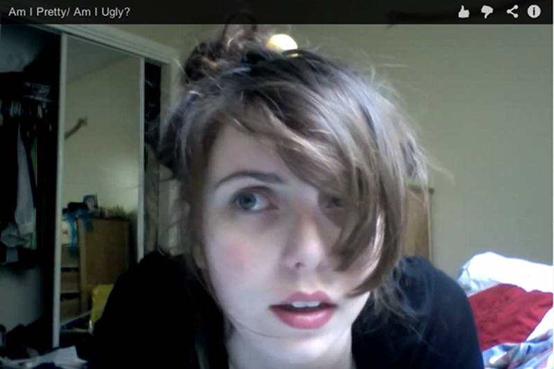 Nastolatki masowo proszą internautów o szczerą ocenę swojej urody