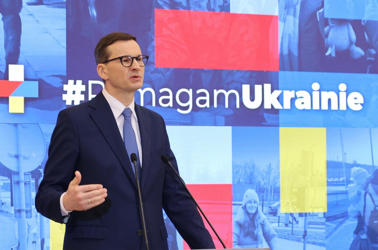 Premier Mateusz Morawiecki wzywa do zdecydowanych sankcji wobec Rosji. A wielu pyta, dlaczego przez Polskę jadą tory do Rosji, dlaczego Polska nie wstrzymała importu węgla.