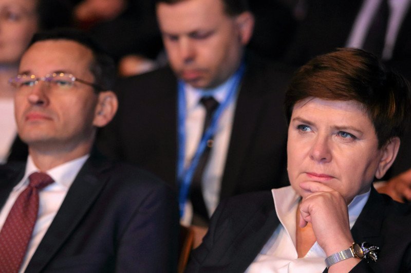 Czy premier Szydło udzieliła reprymendy ministrowi Morawieckiemu za słowa o zadłużeniu Polski na 20 miliardów przez program 500 plus? Nie wiadomo. Premier nie odpowiedziała dziennikarzom.