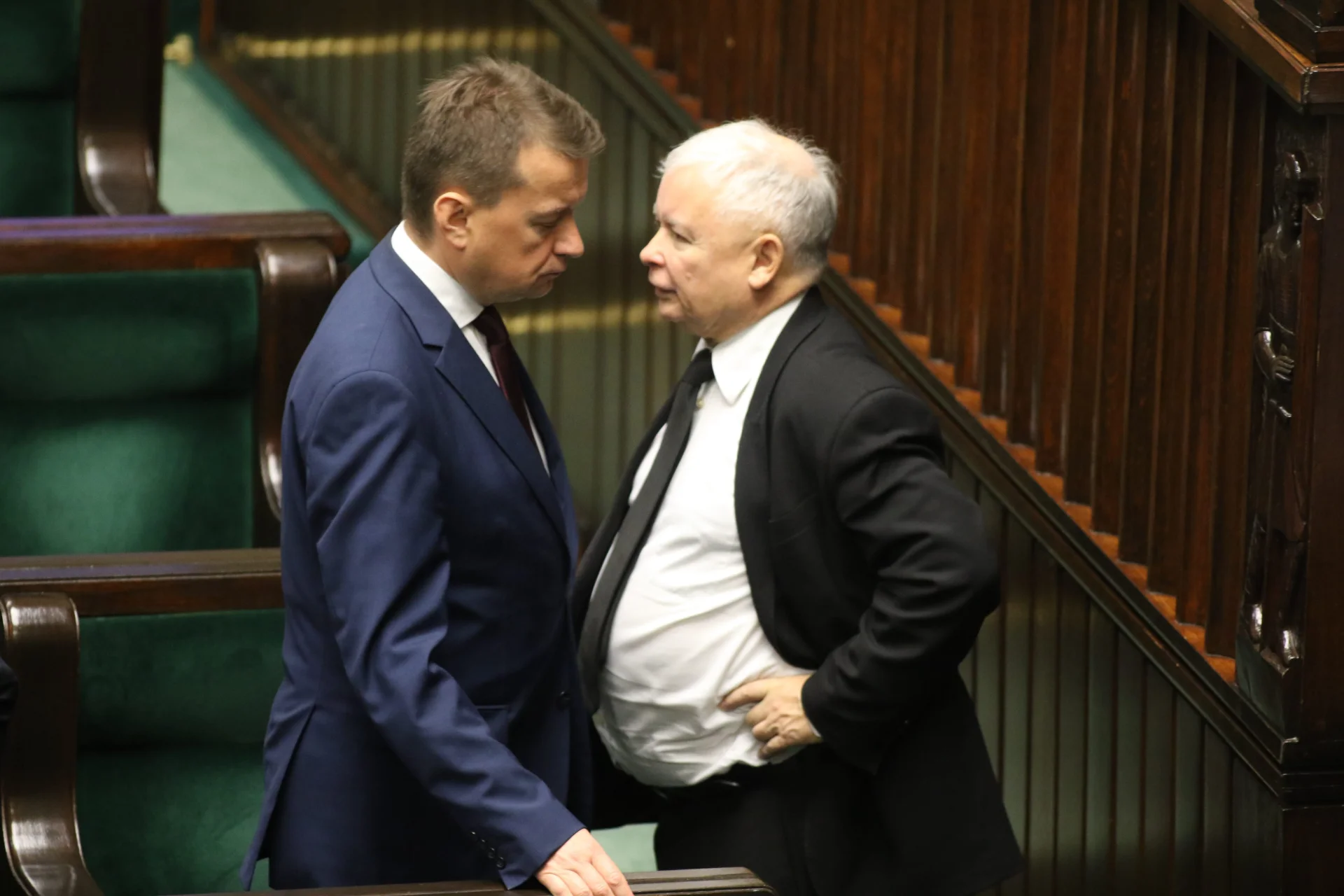Zdjęcie wykonane po przemówieniu Błaszczaka na temat nawałnic. Wrzesień 2017 roku.