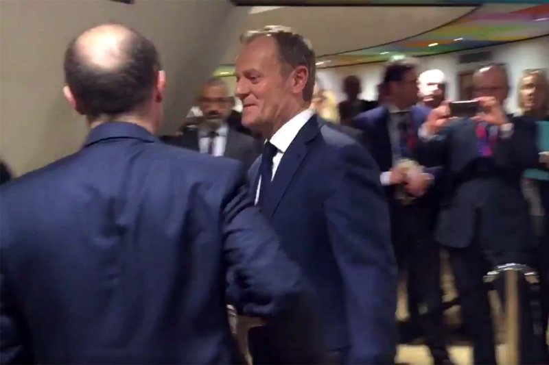 Oto, jak "nowy" przewodniczący Rady Europejskiej Donald Tusk cieszył się ze zwycięstwa w wojnie, którą wypowiedziało mu Prawo i Sprawiedliwość.