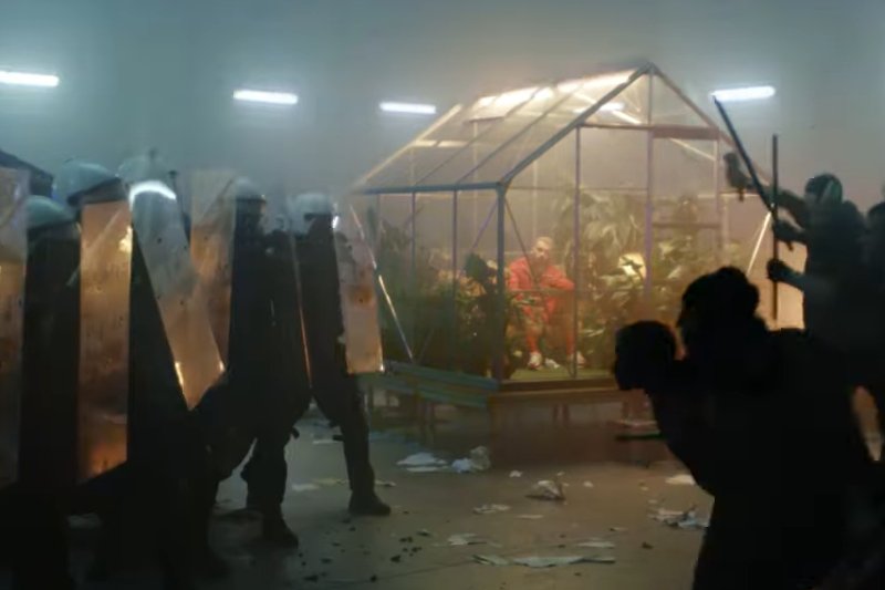 Quebonafide w nowym kawałku zwraca się ostro do byłego kolegi z branży.