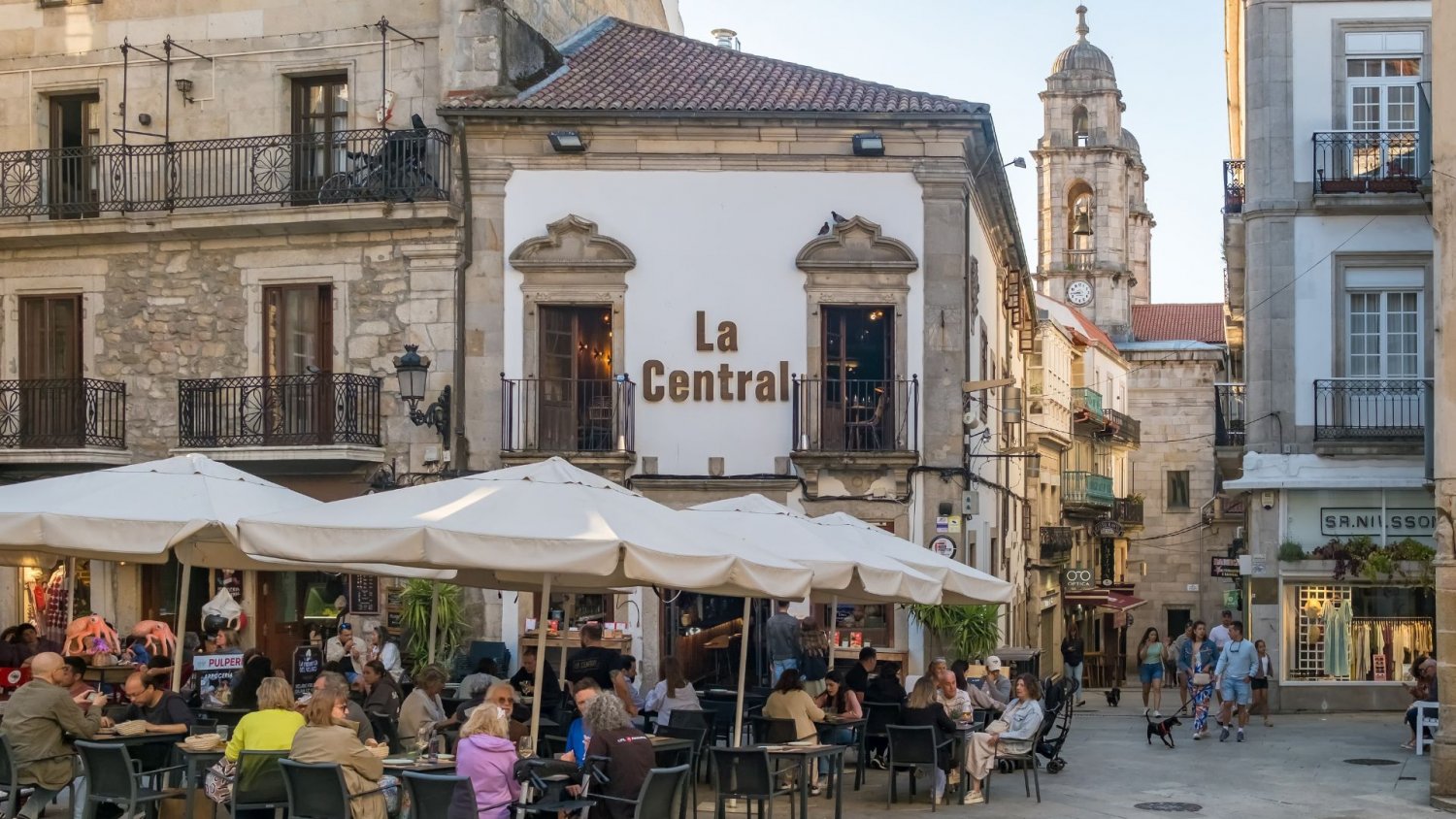 Hiszpania bierze się za ogródki w restauracjach. Pierwszeństwo mają prawa kelnerów