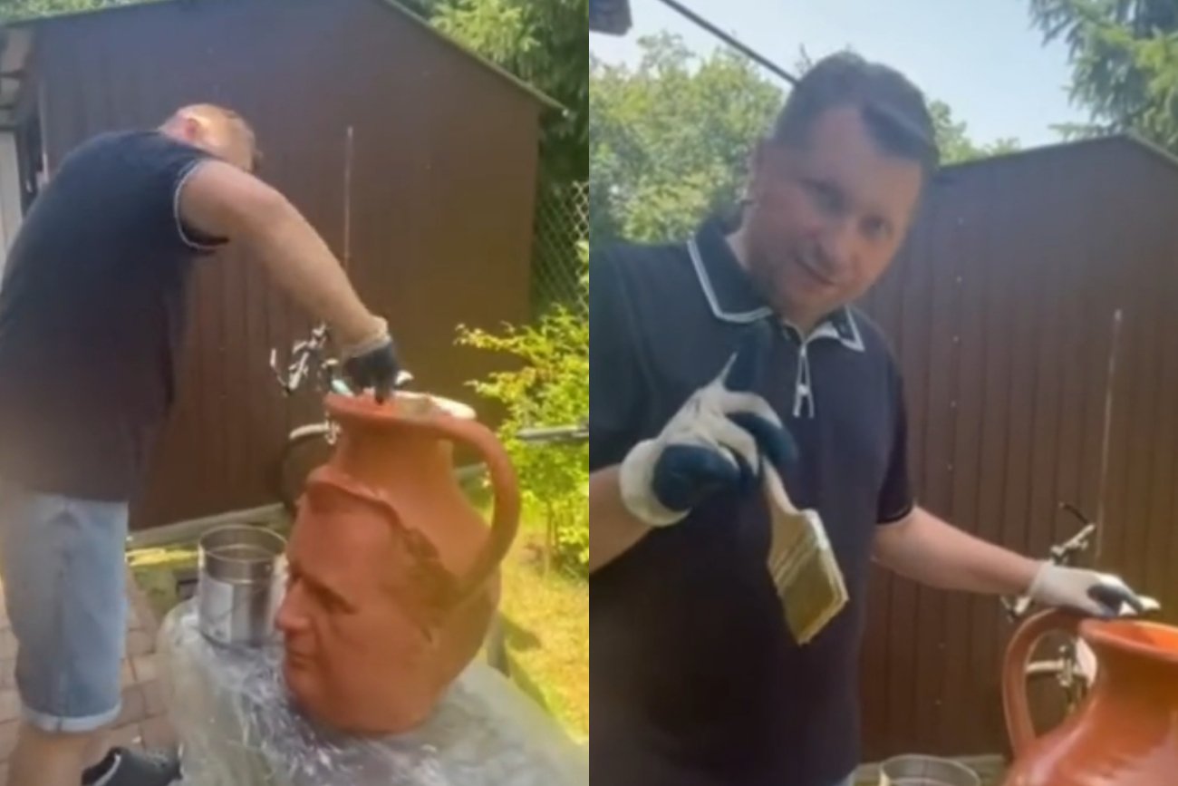 Przemysław Czarnek pokazał, co zrobił z nagrodą "Dzbana Roku". Przemysław Czarnek pokazał, co zrobił z nagrodą "Dzbana Roku".