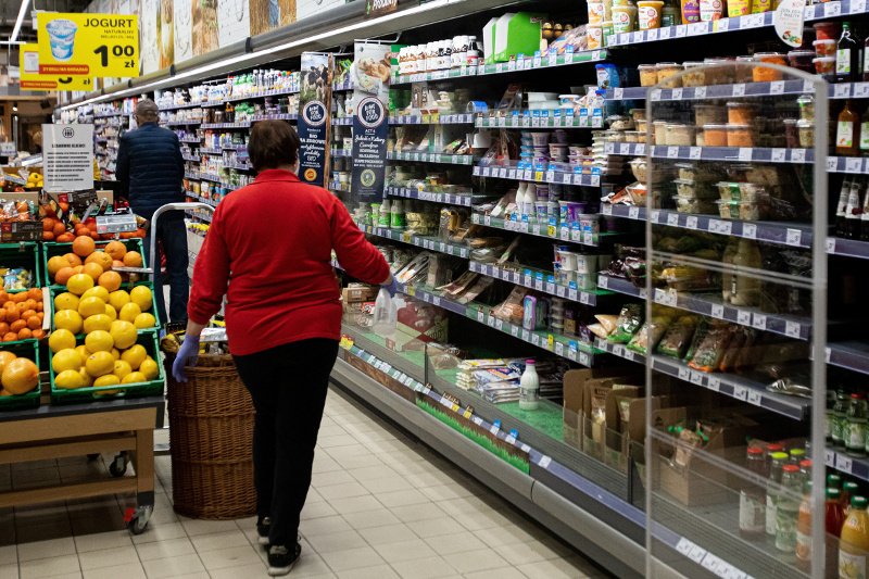 W Oleśnicy zmarła sklepowa zakażona koronawirusem. Kobieta miała choroby współistniejące. Zdjęcie poglądowe.