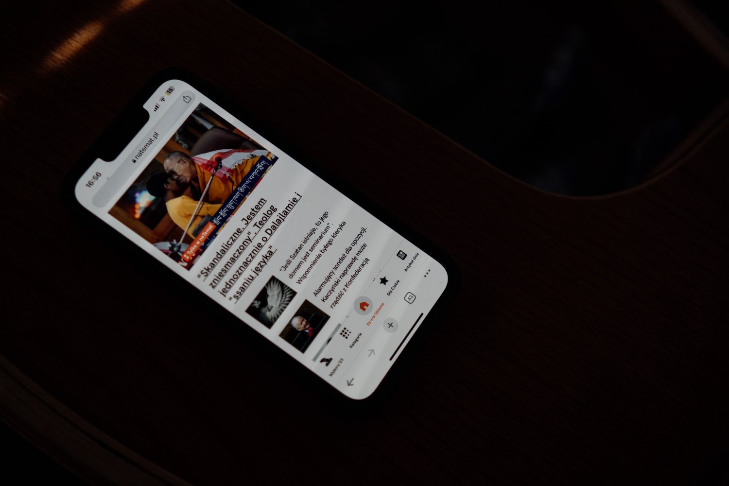 Teraz możesz czytać naTemat jeszcze przyjemniej. Przedstawiamy artykuł dnia oraz opcję "swipe w bok"