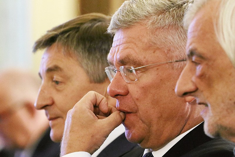 Ryszardowi Terleckiemu i Stanisławowi Karczewskiemu przypomniano zdjęcie z Adrianem Glinką z 2016 roku.