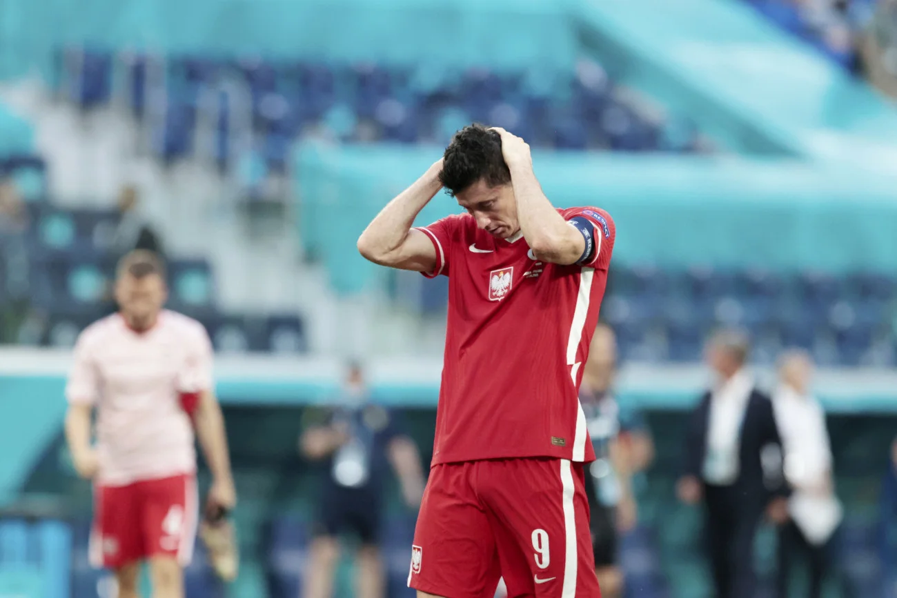 Robert Lewandowski po przegranym meczu ze Szwecją podczas Euro 2020.