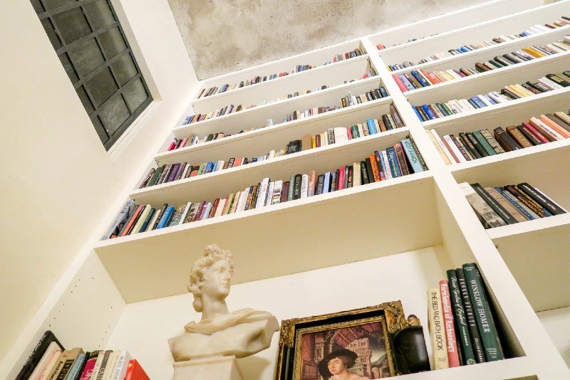 Jakie książki przeczytać w 2021 roku? Przedstawiamy e-booki, które można znaleźć w obniżonych cenach w ramach akcji "#Zaczytani2021" zorganizowanej przez księgarnię internetową ebookpoint.pl