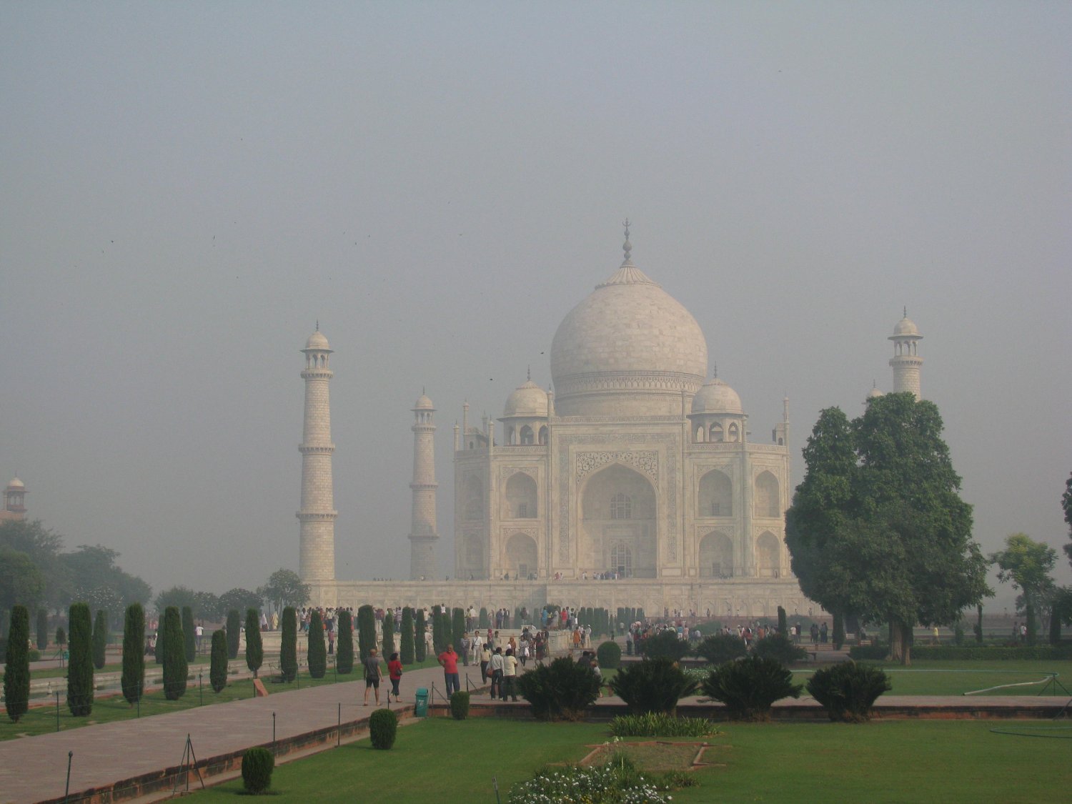 Taj Mahal o świcie.