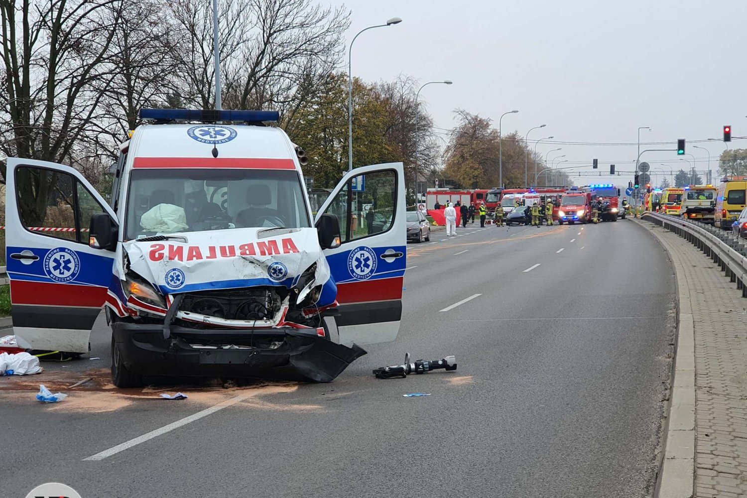 Do tragicznego wypadku z udziałem karetki z pacjentem z covid-19 doszło w Broniszach pod Warszawą.