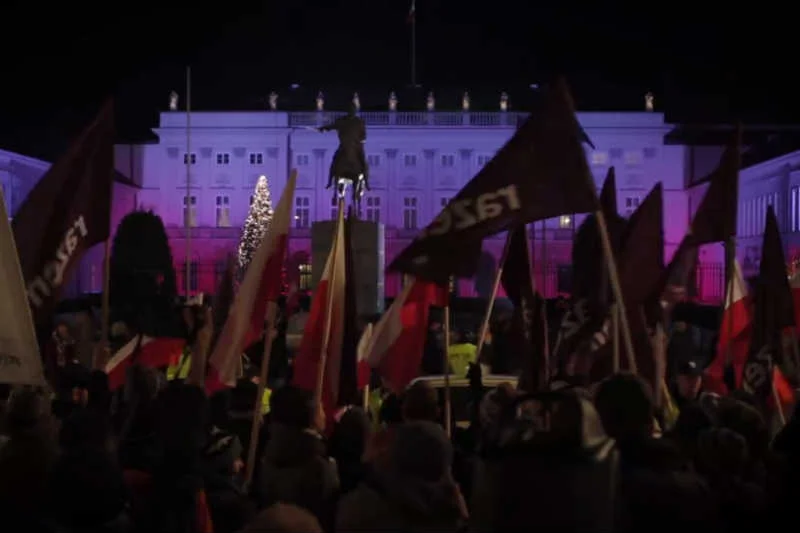 Partia Razem walczy, ale nie o sprawy, które najbardziej interesują Polaków.