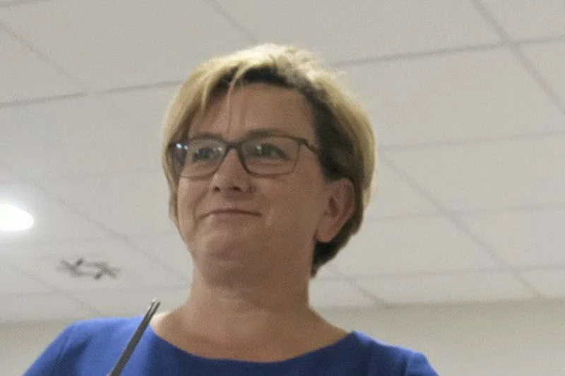 Józefa Szczurek-Żelazko, wiceminister zdrowia, zapowiada walkę z hochsztaplerami wykorzystującymi chorych.