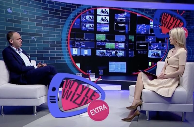 Magdalena Ogórek w środowym programie “W tyle wizji” insynuuje, że Mata nie potrafi sam napisać tekstu.