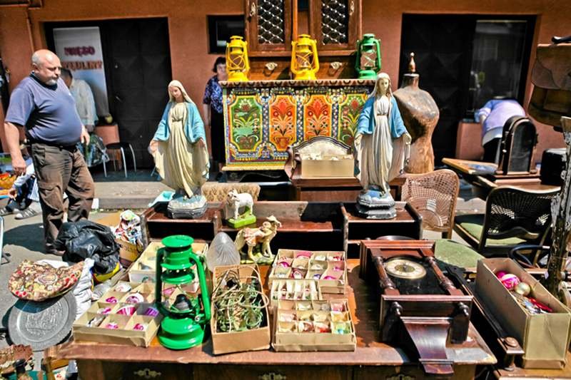 Niedzielny targ staroci w Krakowie