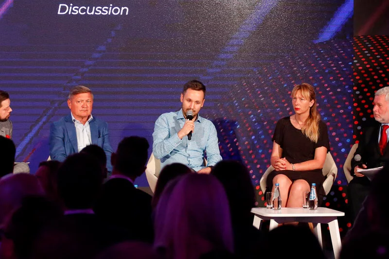 Piotr Smoleń odebrał nie jedną a trzy nagrody. Jego startup Symmetrical.ai wygrał w ABSL Start-Up Challenge.