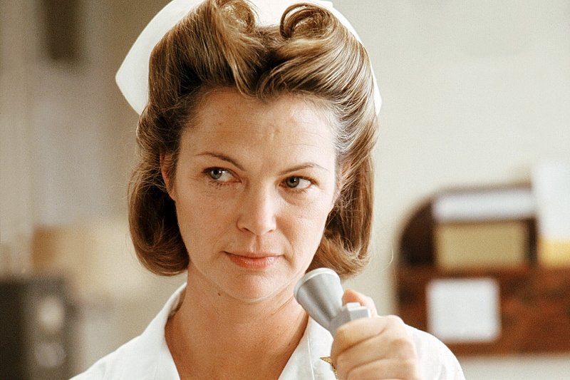 W filmie "Lot nad kukułczym gniazdem" w postać Mildred Ratched wcieliła się Louise Fletcher.
