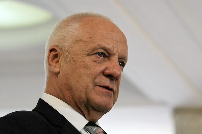 Za słowa o "PiS-owskich śmieciach" Stefana Niesiołowskiego powinien czekać polityczny ostracyzm?