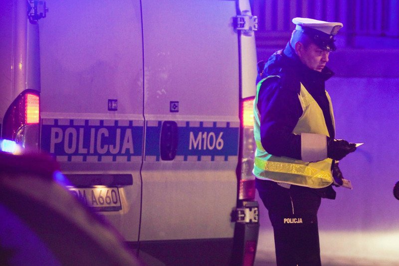 Policja zatrzymała wnuka Lecha Wałęsy. Mężczyzna jechał bez prawa jazdy, spowodował kolizję i nie chciał się poddać badaniu alkomatem.