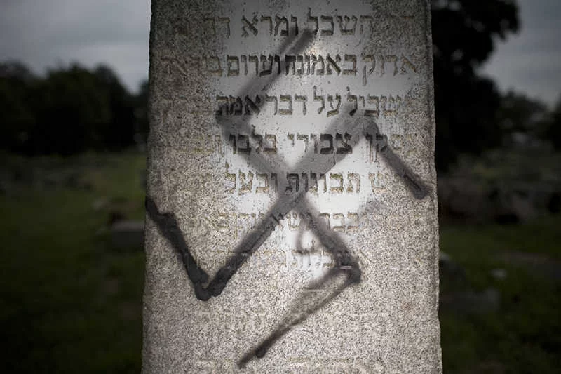 Swastyka to dzisiaj w Europie symbol rasistów i neonazistów. Nawet jeśli w Azji ma zupełnie inne znaczenie.