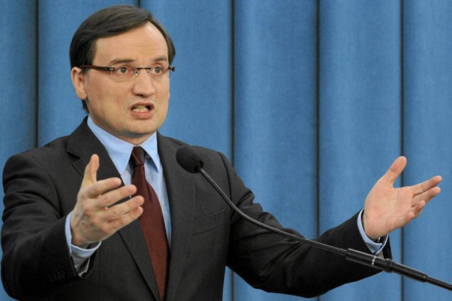 Zbigniew Ziobro dostał pytanie  o przekazanie przez rząd PiS kolejnych pieniędzy na organizacje Tadeusza Rydzyka.