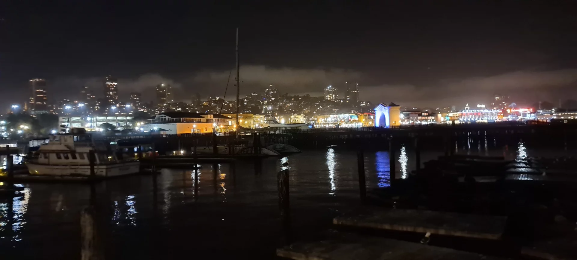 Fisherman's Wharf w San Francisco nocą