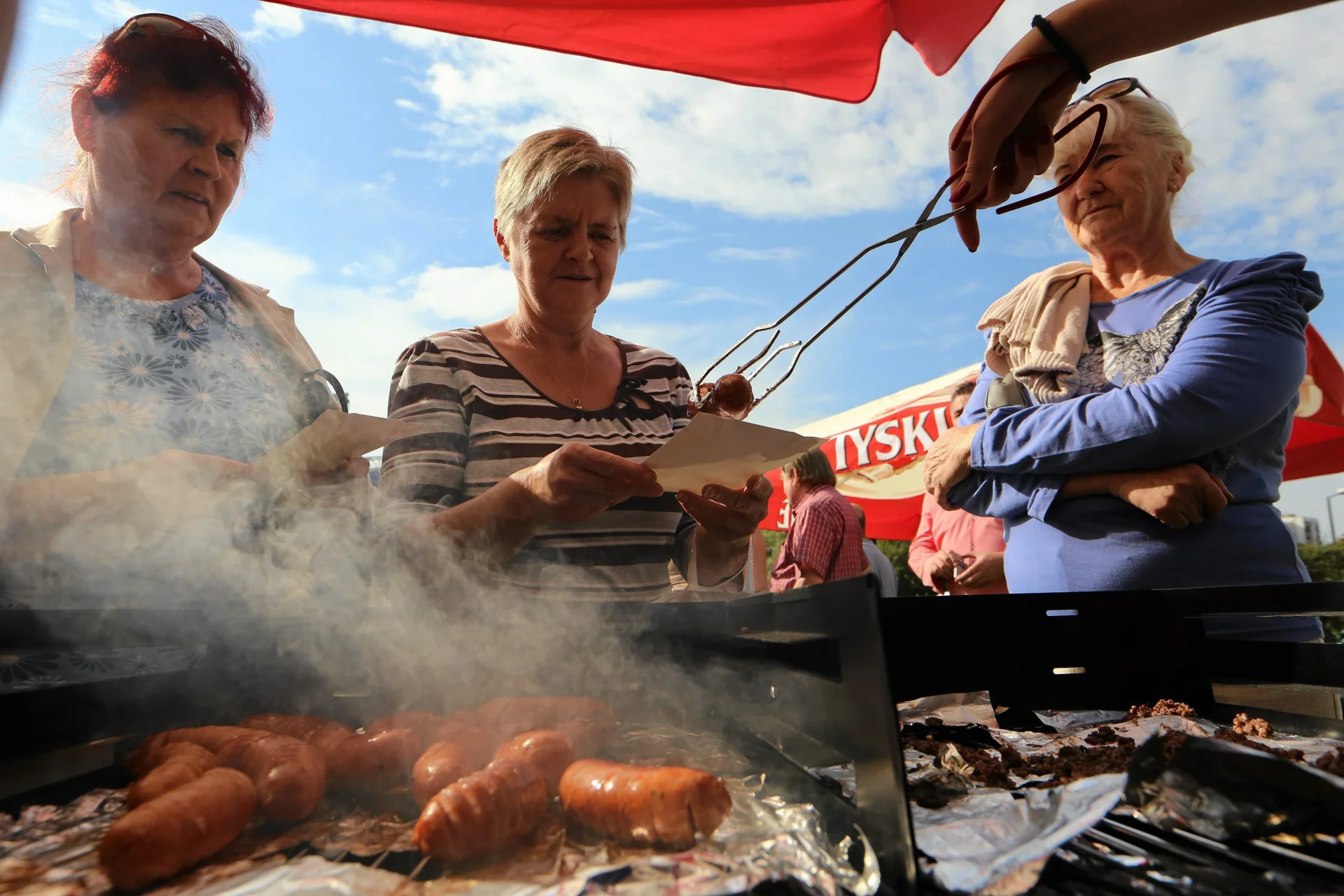 Grill to pretekst to spotkań towarzyskich.