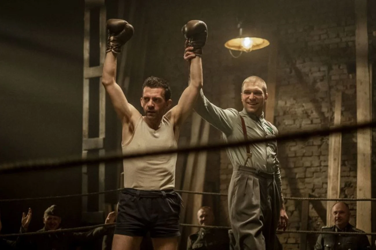 "Mistrz" to historia Tadeusza "Teddy'ego" Pietrzykowskiego, boksera, który trafił do obozu w Auschwitz w 1940 roku