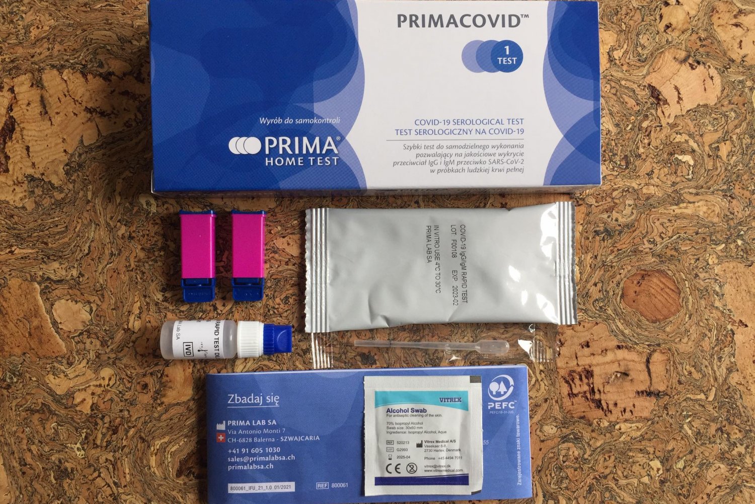 Oto, co znajdziemy w pudełku domowego testu Primacov na przeciwciała SARS-CoV-2 z Biedronki