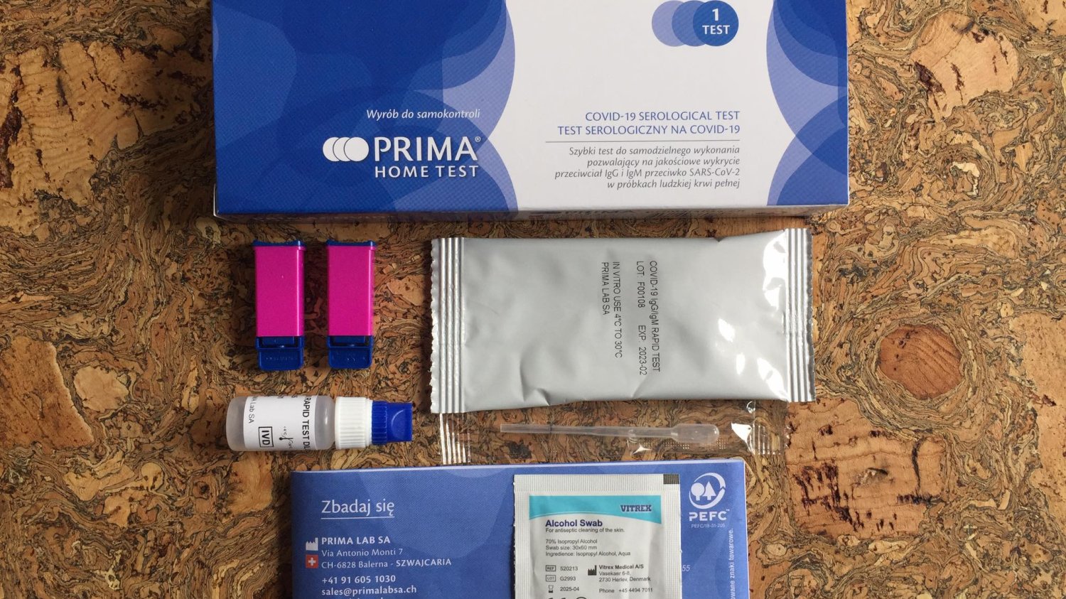 Oto, co znajdziemy w pudełku domowego testu Primacov na przeciwciała SARS-CoV-2 z Biedronki