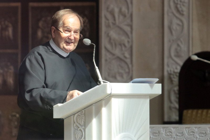 Ojciec Rydzyk z niezwykłą nagrodą. Dyrektor Radia Maryja został odznaczony za zasługi dla... kolei