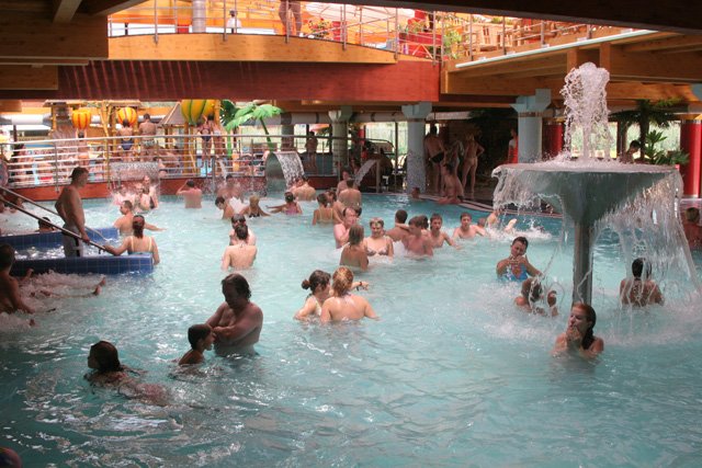 W aquaparku Tatralandia w Liptowskim Mikulaszu na Słowacji aresztowano pijanego Polaka, który miał na ciele wytatuowaną swastykę. Trafił do aresztu, grozi mu kilka lat więzienia.