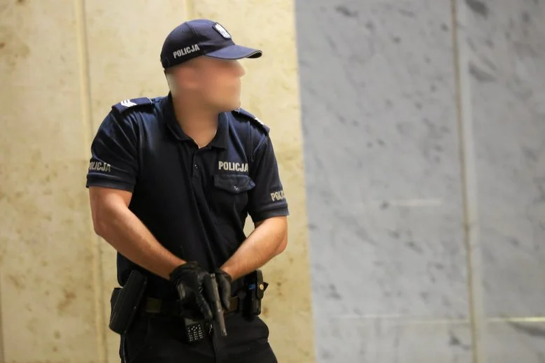 Policjant, który śmiertelnie postrzelił 21-latka przebywa w szpitalu. Zdjęcie poglądowe.