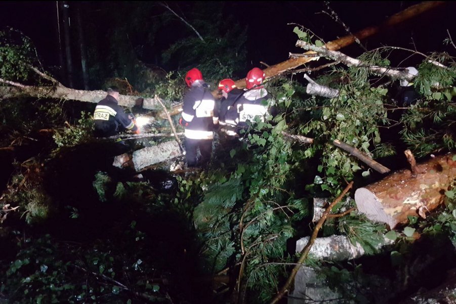 Cisi bohaterowie. W ostatnich dniach strażacy-ochotnicy wykazali się nie tylko poświęceniem. Lata szkoleń pokazały, że można szybko zorganizować skuteczną pomoc.