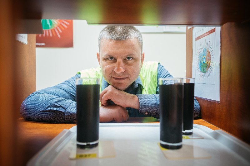 Praca marzeń? Na co dzień kontroluje finanse, ale jest też degustatorem piwa. "Testy są kilka razy w miesiącu"