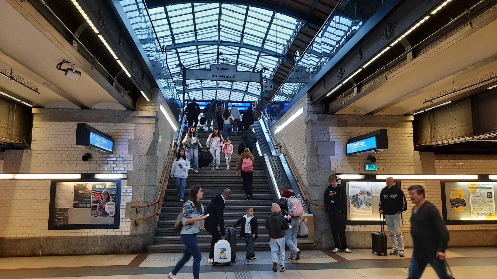 Hiszpanka zachwycona dworcem we Wrocławiu. Polacy tylko się uśmiali