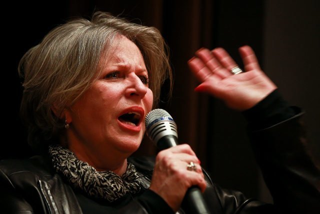 Krystyna Janda musi się w sieci zmierzyć z falą hejtu.