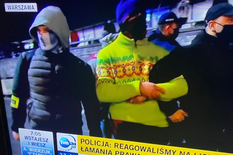 Policja potwierdziła, że w akcji podczas protestu kobiet, brali udział nieumundurowani policjanci. Kim byli tajniacy z pałkami teleskopowymi?