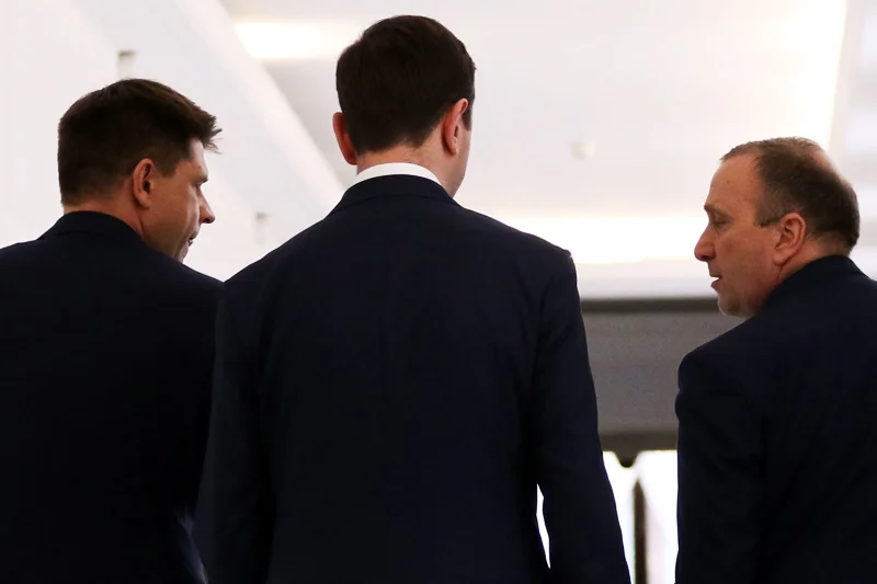 Jak sprawić, by opozycja zyskała w oczach Polaków bardziej niż PiS? Trzeba zawrzeć z wyborcami tych kilka umów.