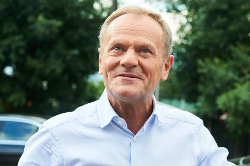 Donald Tusk o prezencie Kaczmarczyka: "Maybachy się bezdomnemu skończyły"