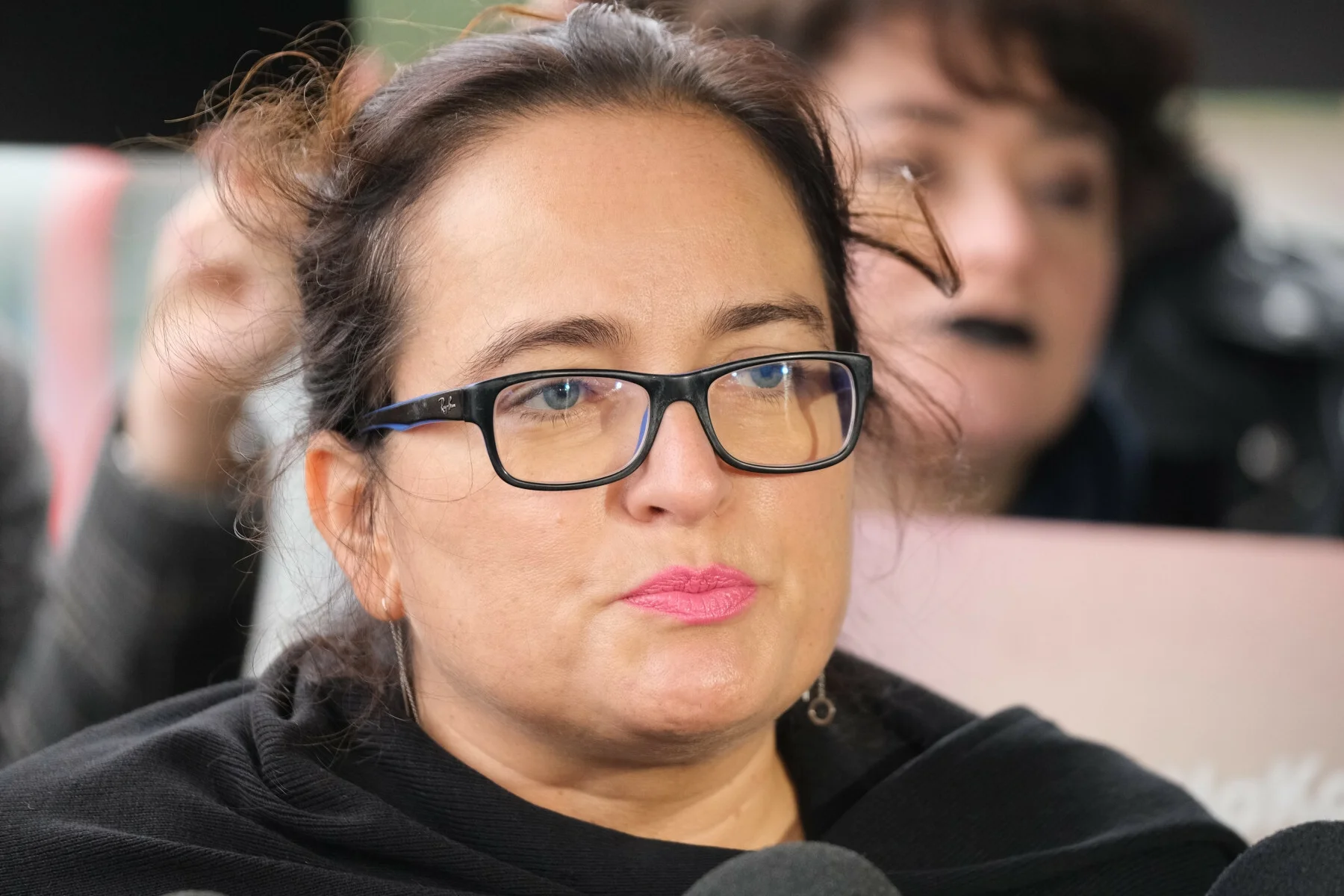 Posłanka Lewicy chwali Smerfy na belgijskich paszportach.