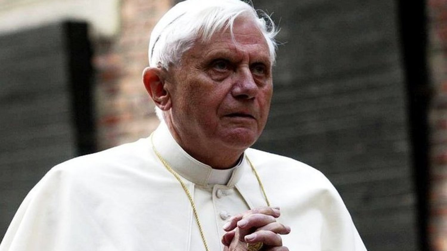 Benedykt XVI poucza Franciszka.