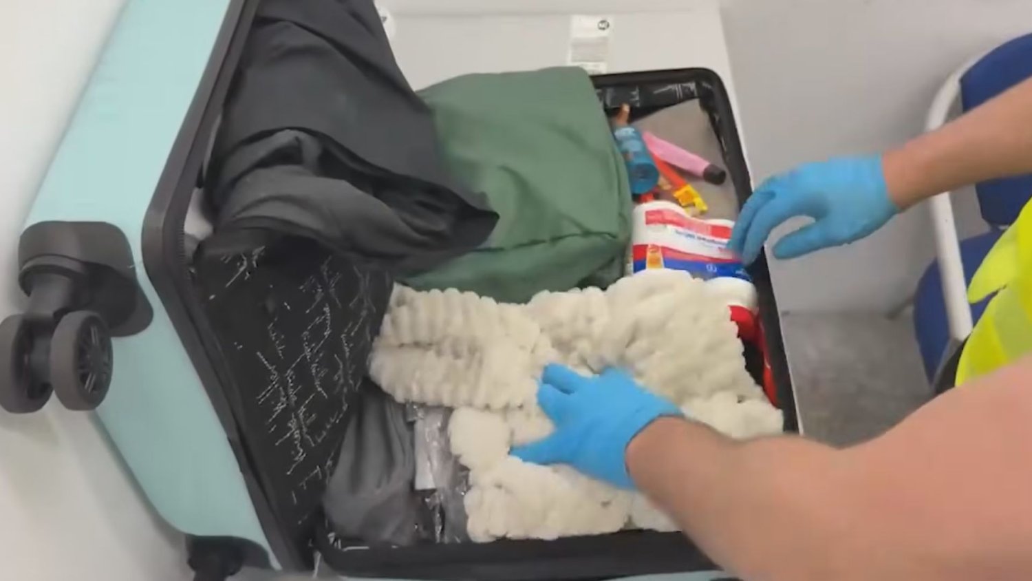 Wystrzałowa walizka na lotnisku w Krakowie. Turystka była zdziwiona reakcją służb