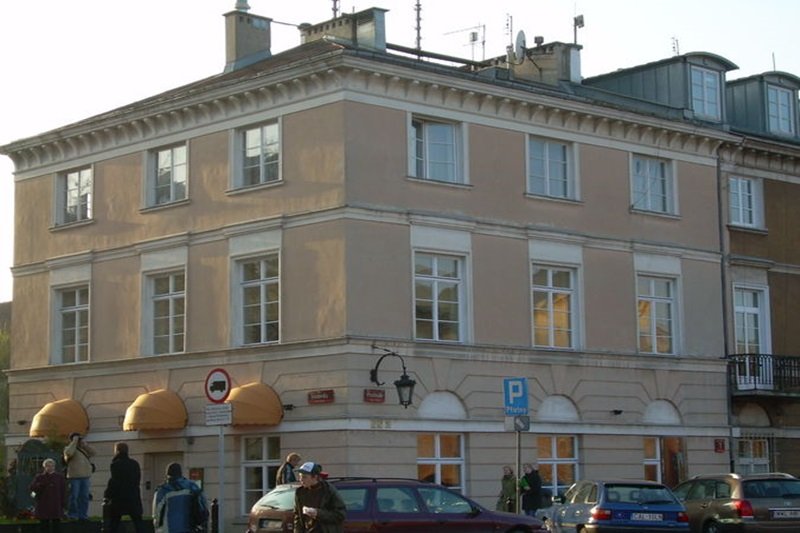 kamienica przeznaczona do rozbiórki, Podwale 1, Warszawa