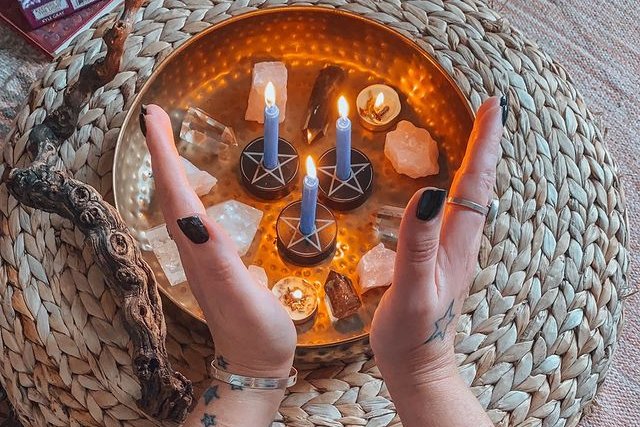 Współczesna czarownica nie ma nic wspólnego z kobietami, które płonęły na stosie za nadprzyrodzone moce