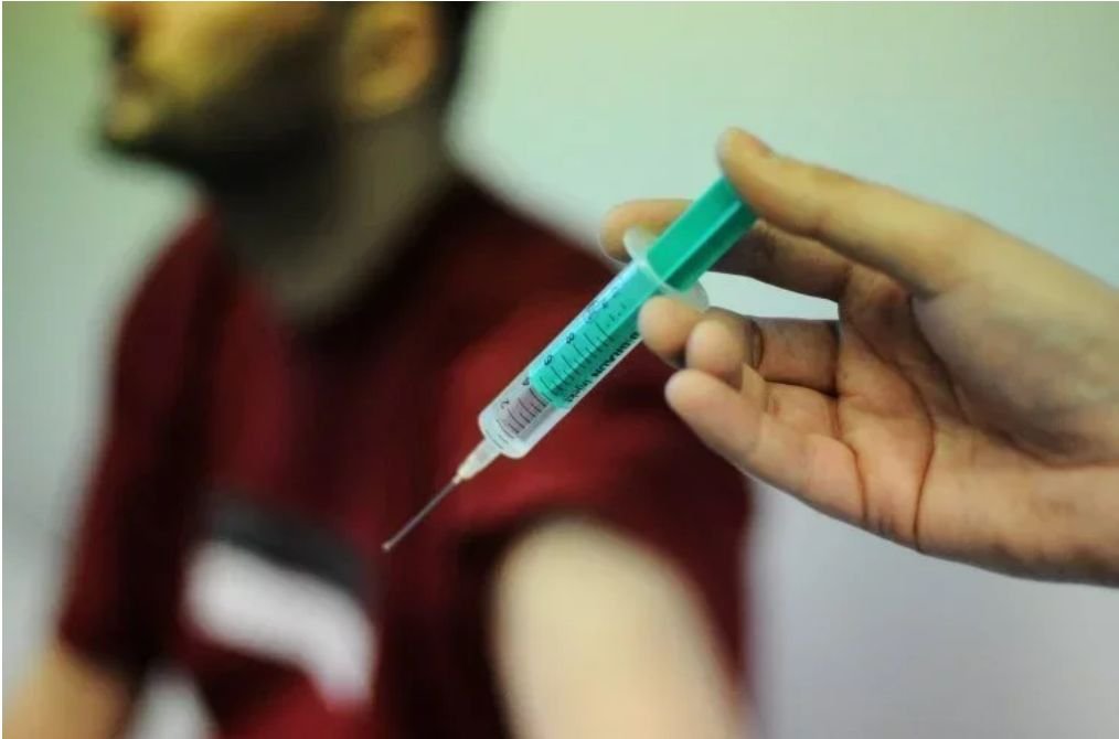 Prezes RARS Michał Kuczmierowski potwierdził, że do Polski trafiło w poniedziałek 1,2 mln szczepionek firmy Pfzier/BioNTech i około 1 mln od AstraZeneca.