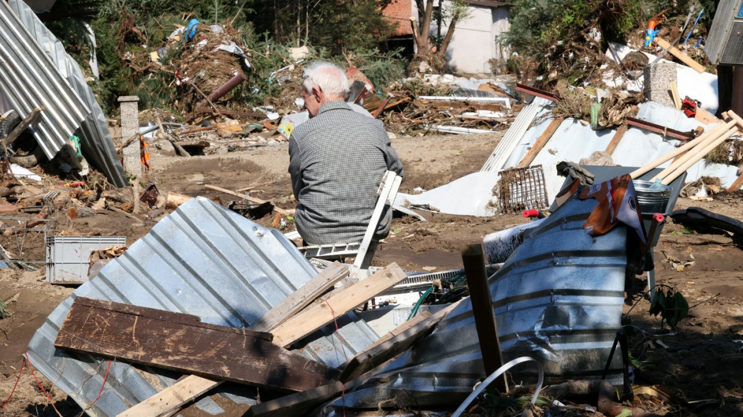 W wyniku powodzi ucierpiało wiele małych miejscowości. W internecie ponawiane są apele, by o nich nie zapominać. Na zdjęciu – Stronie Śląskie, jedno z miast, które ucierpiało najbardziej.